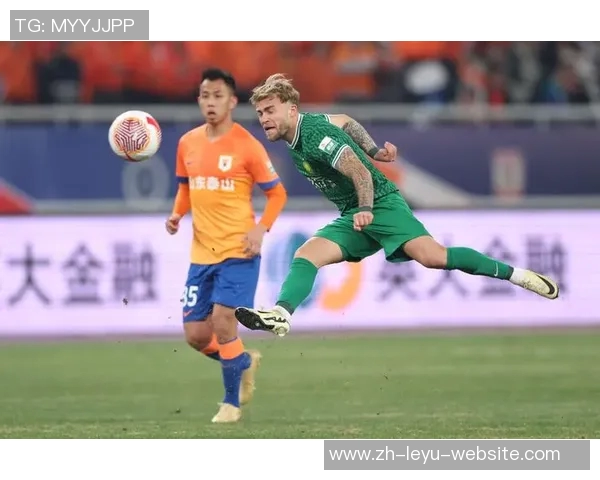 中超激战山东鲁能迎战重庆当代全力争胜展现球队实力与斗志